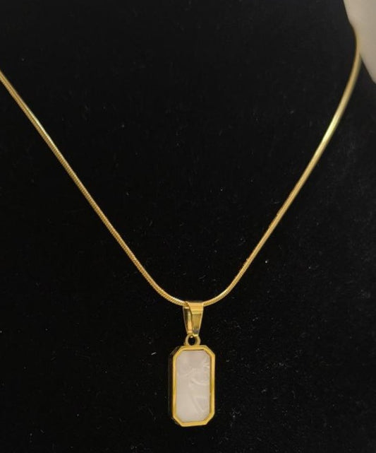 Zainif Mother-of-Pearl Elegance Pendant Necklace